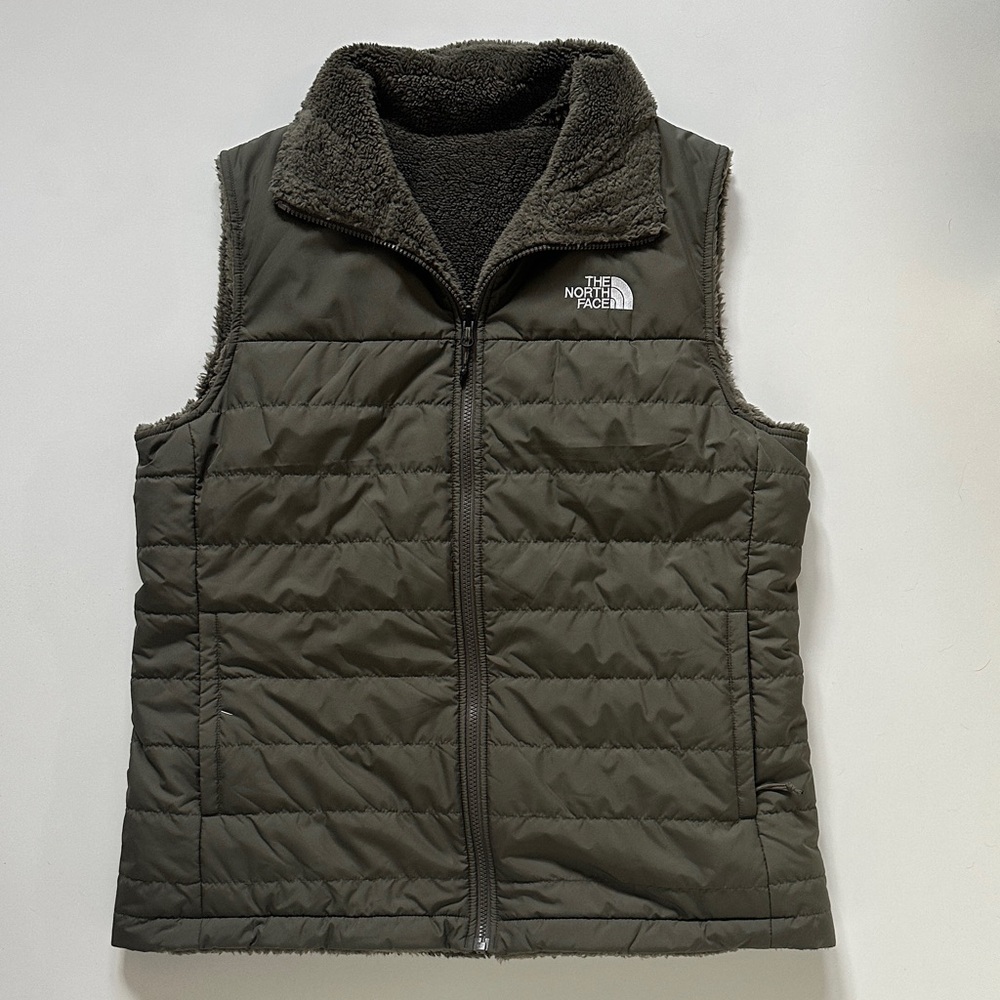 The North Face Mossbud Reversible Vest - Picture 4 of 11
